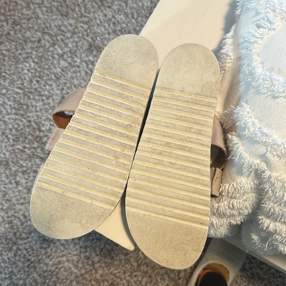 Size 9 Taos - Picture 2 of 3